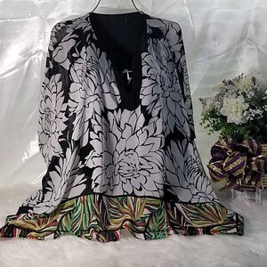 1853  Black and White blouse Kimono